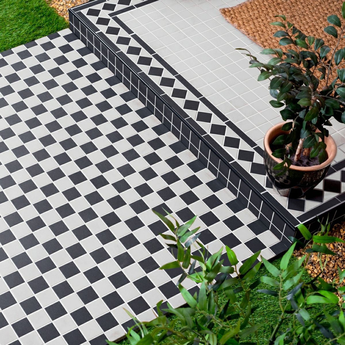 Sample - Victorian White & Black Chequer Mosaic