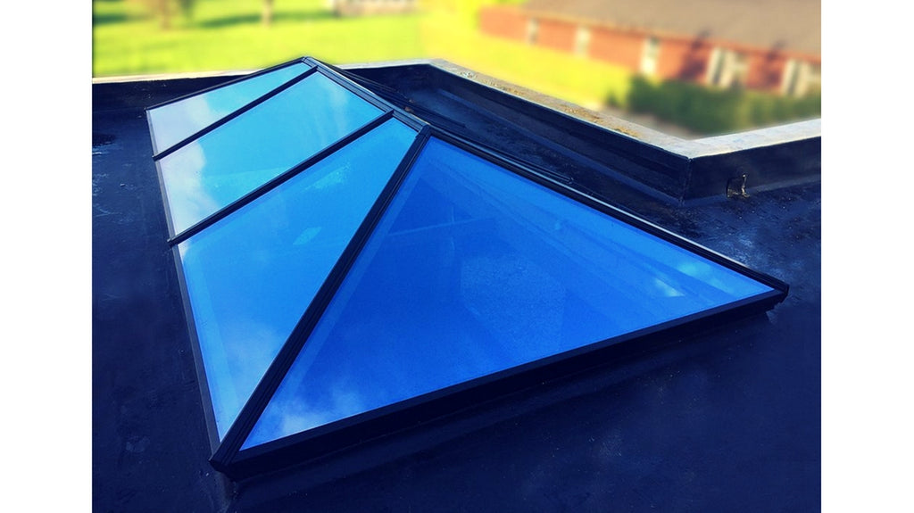 What are the advantages of tinted glass in my roof lantern?