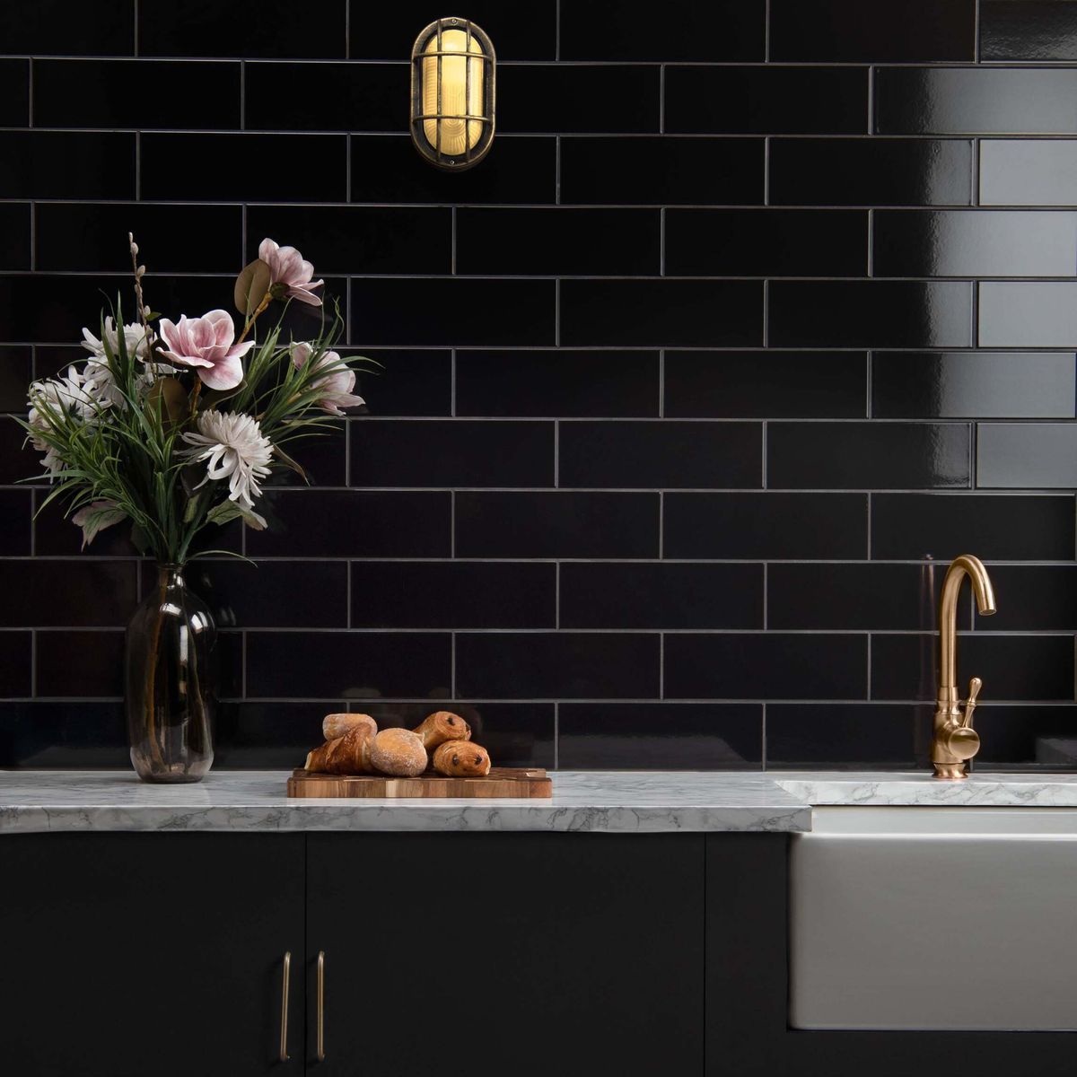 Sample - Lucia Negro Brillo ( R144)